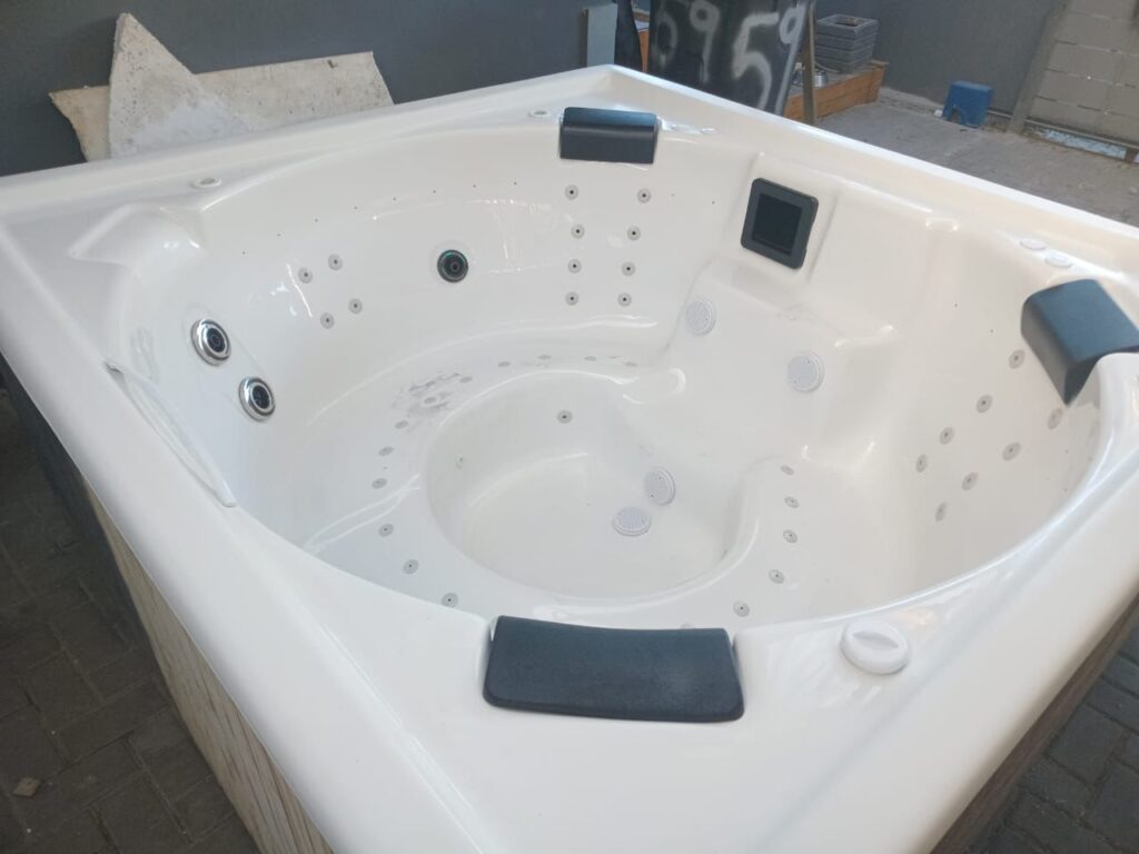 hot tub 3
